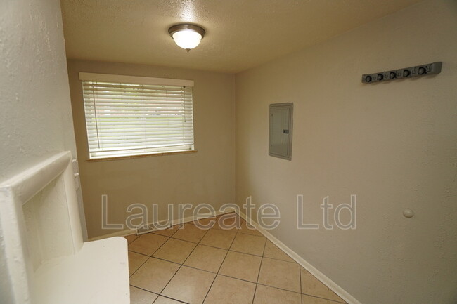 Building Photo - 673 Miller Ct