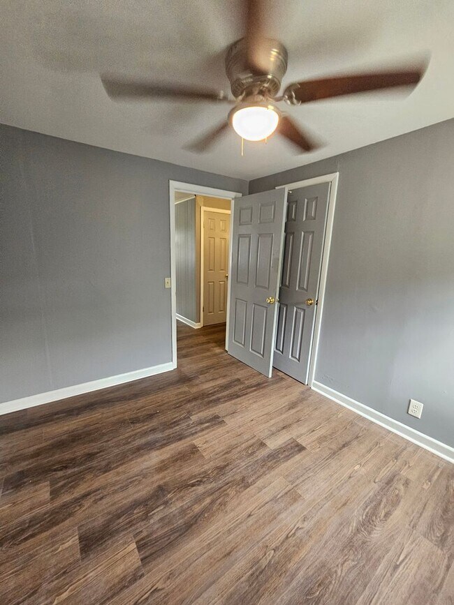 Building Photo - Home in Benton