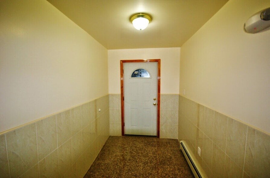 entrance - 451 51st St