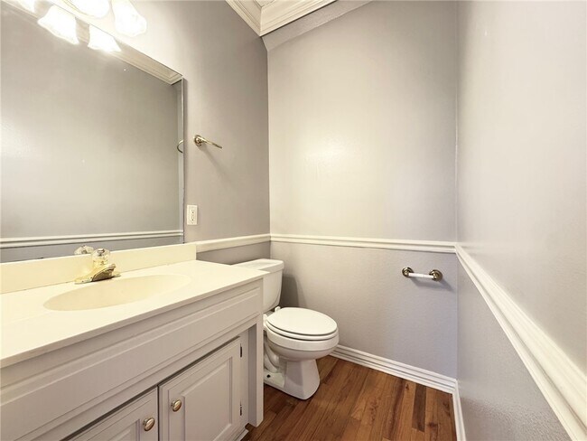 Building Photo - 3834 E Chadwick Dr