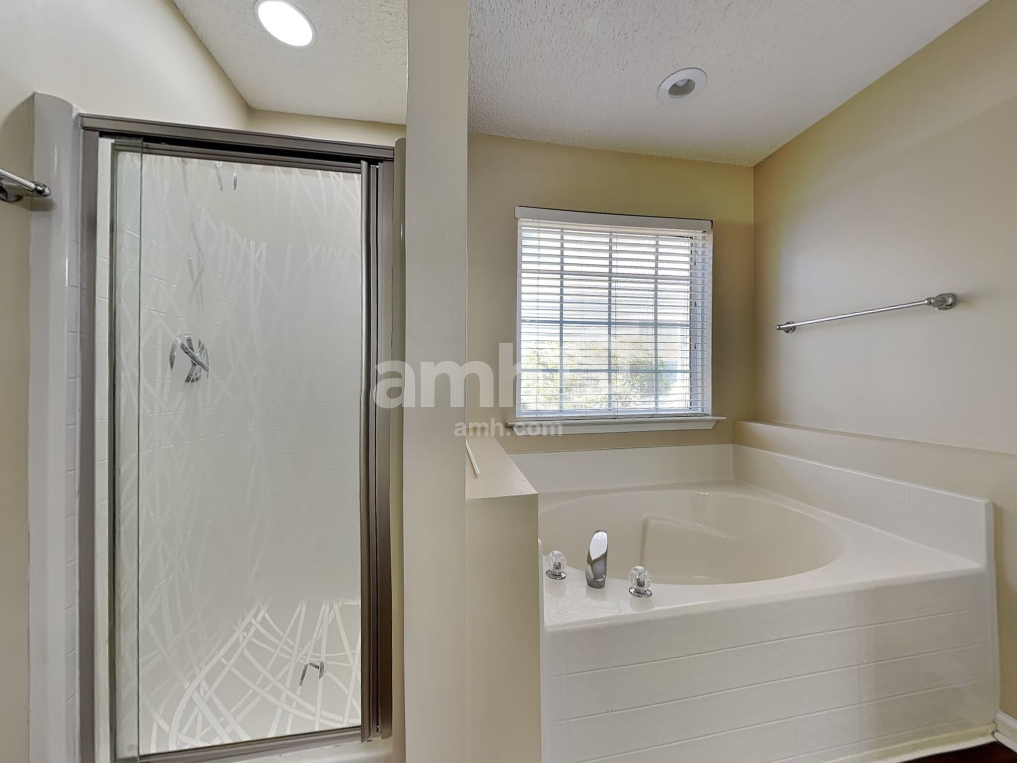 Building Photo - 64 Lancaster Way