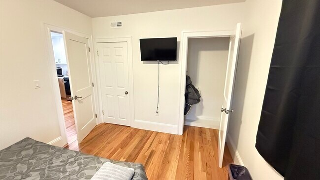 Building Photo - 174 Boston St