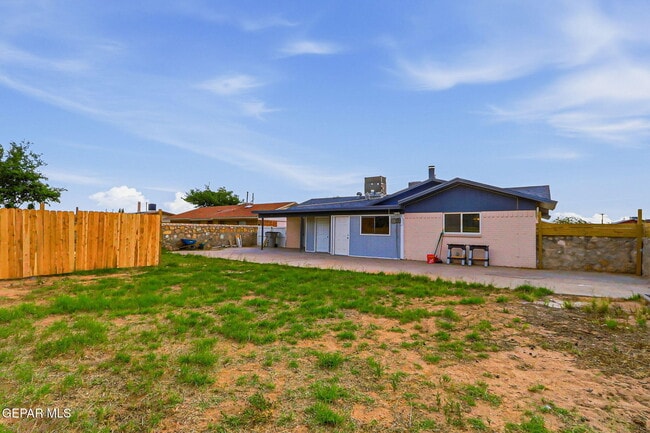 Building Photo - 2624 Lake Victoria Dr