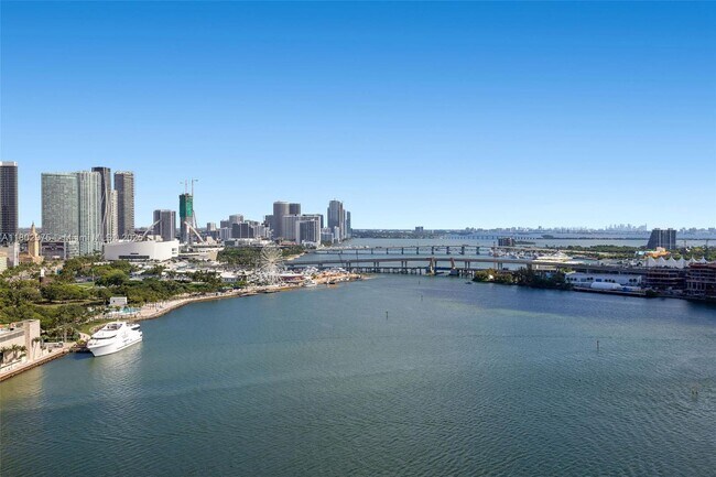 Building Photo - 808 Brickell Key Dr