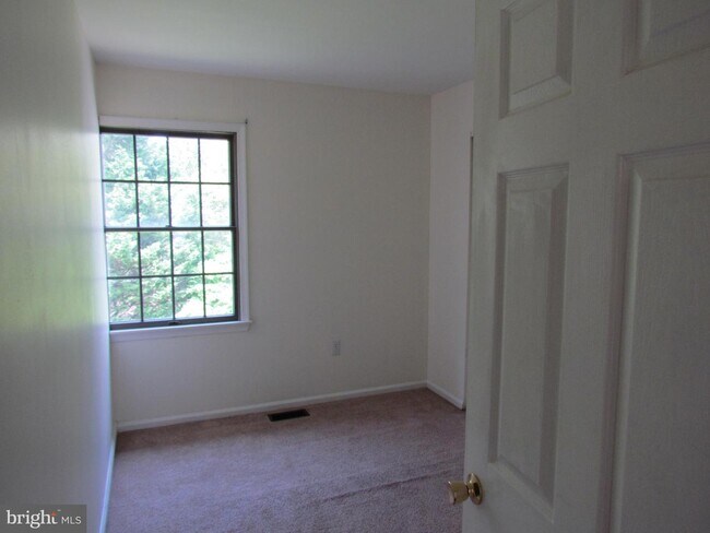 Building Photo - 9 Cohanzick Ct
