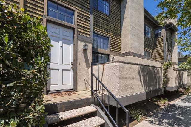 Building Photo - 64 N Oak Ave