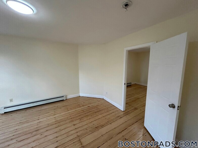 Building Photo - 64 Pleasant St