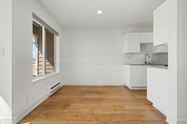 Building Photo - 198 Lakeshore Ct