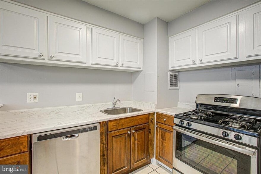 Building Photo - 16 S Van Dorn St