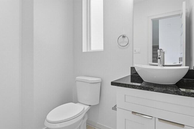 Building Photo - 2924 El Fenice Ln