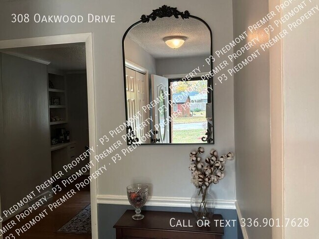 Building Photo - 308 Oakwood Dr
