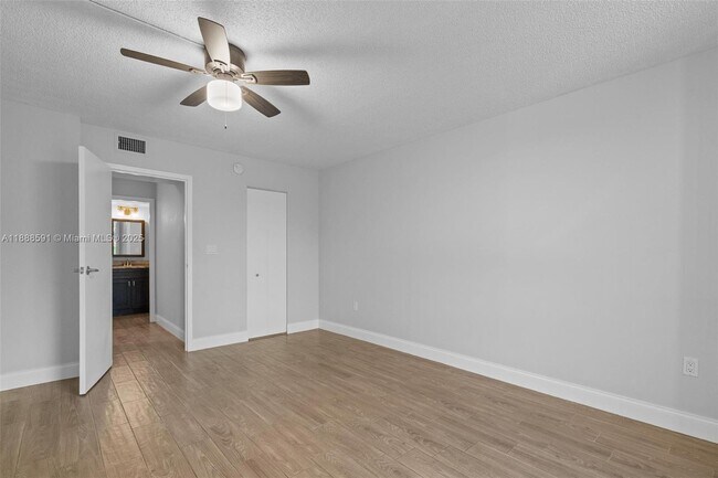 Building Photo - 16851 NE 23rd Ave