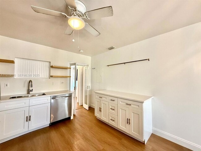 Building Photo - 2403 Scott St