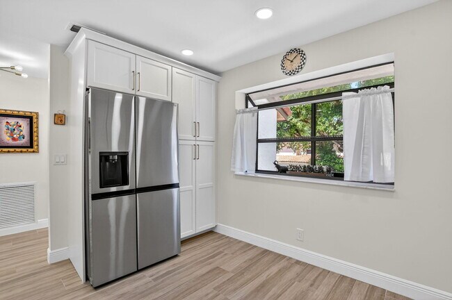 Building Photo - 7917 La Mirada Dr