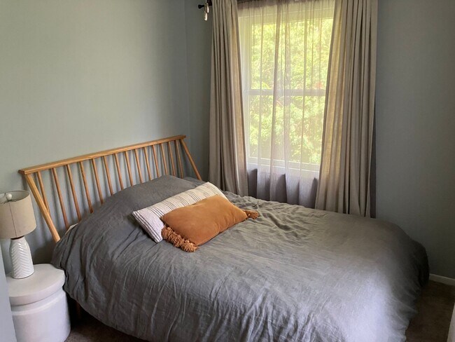 Building Photo - Fully Furnished Rental w/Steam Room & Sauna!