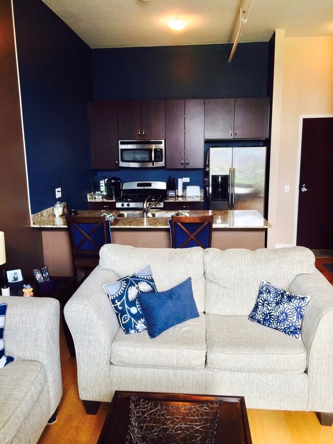 Building Photo - 437 W Division St