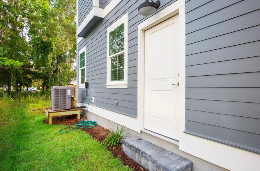 Building Photo - 219 Rearden Way