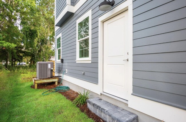 Building Photo - 219 Rearden Way