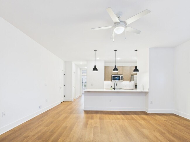 Building Photo - 913 Bainbridge St