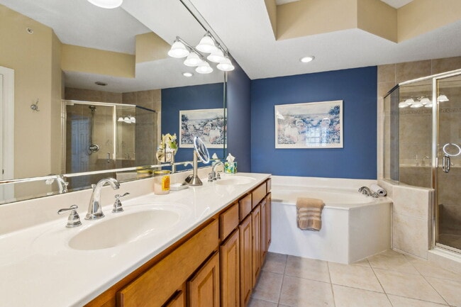 Building Photo - Fully Furnished 3/3 Ocean Grande Condo
