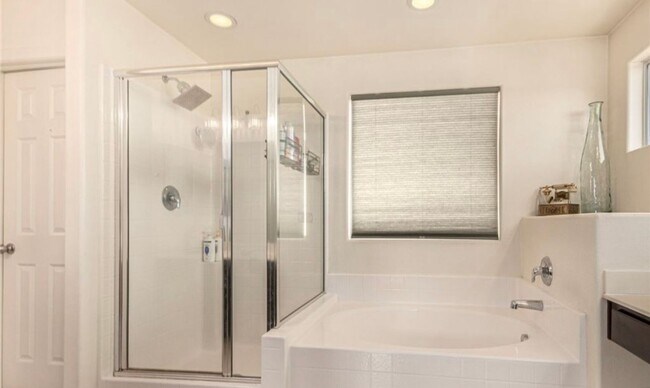 Building Photo - 7514 Dobroyd Dr