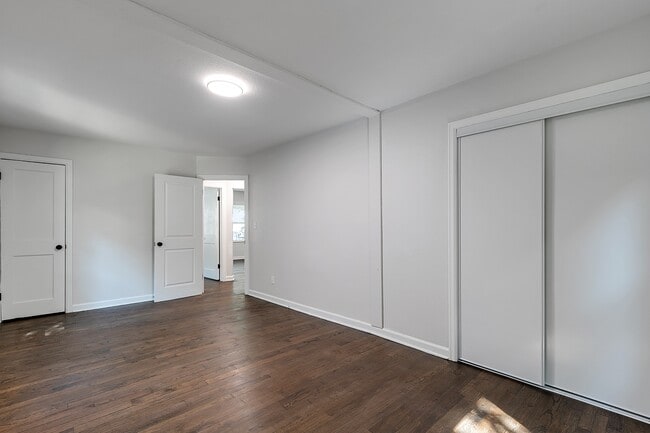 Building Photo - 828 S Pershing St