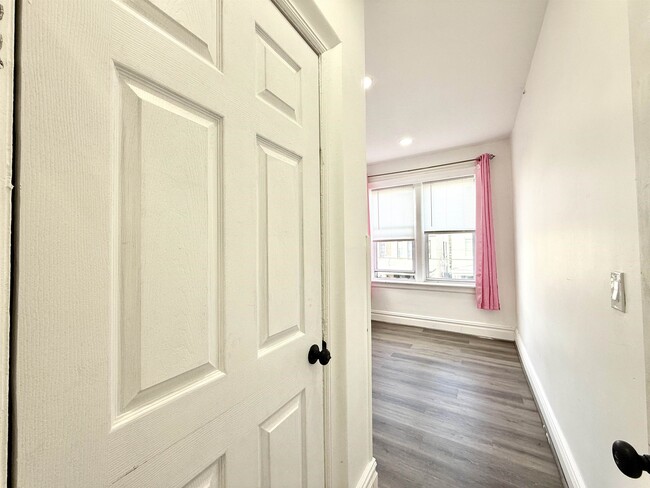 Building Photo - 275 Linden Ave
