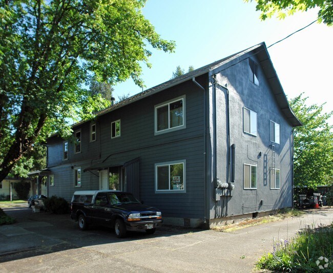 Building Photo - 494 W 11th Ave