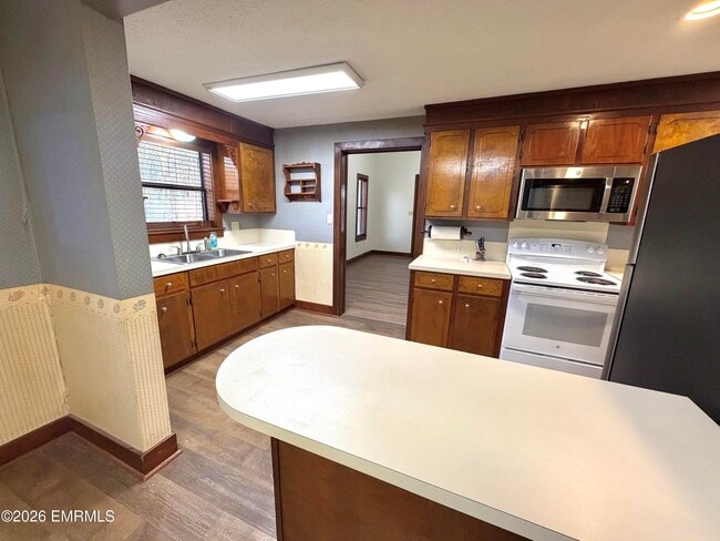 Building Photo - 8223 Center Hill Rd