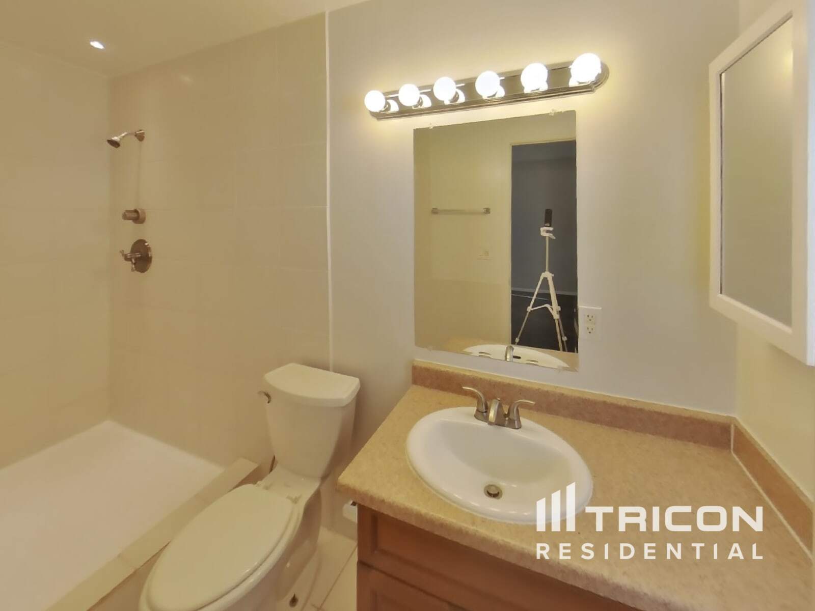 Building Photo - 1726 N Summer Cir