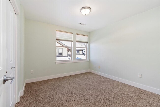 Building Photo - 9947 W Rosecroft Ct