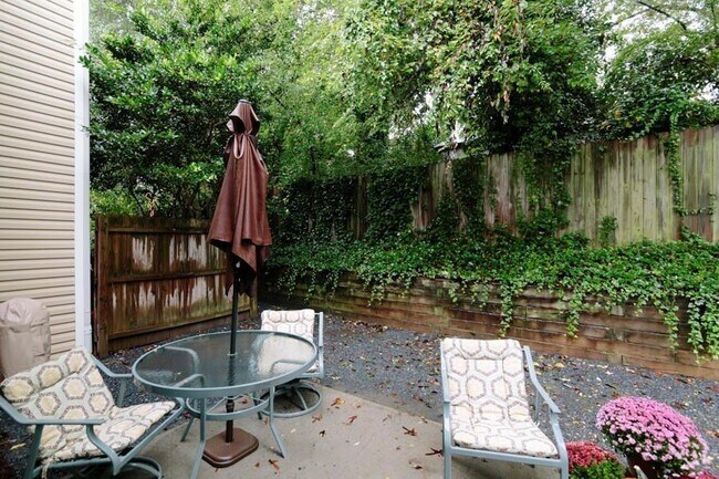 Building Photo - 2547 Avery Park Cir