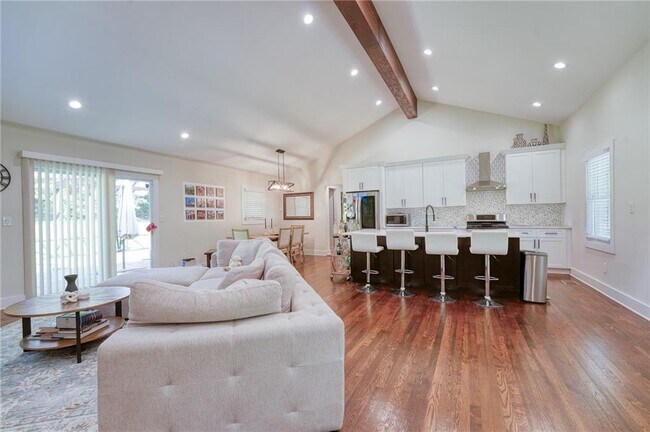Building Photo - 3076 McCully Dr NE