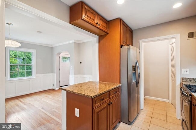 Building Photo - 6124 12th Rd N