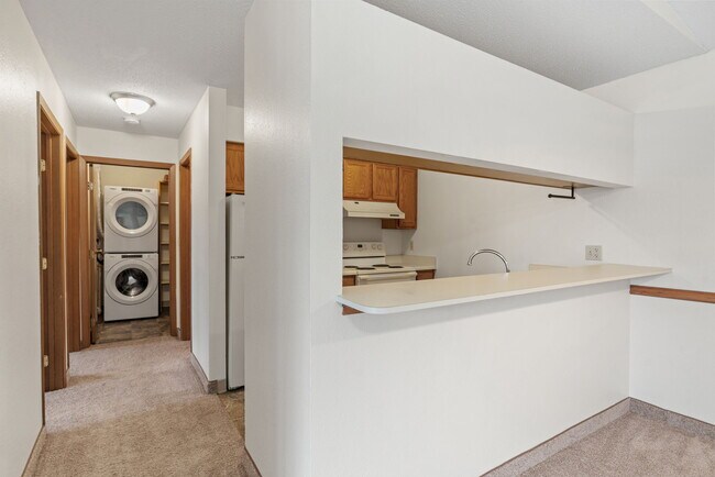 Cascade - 2 Bed / 1 Bath - 900 Sq.Ft. - Jordan Creek and Mills