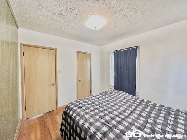 Building Photo - 3006 Fleur Dr