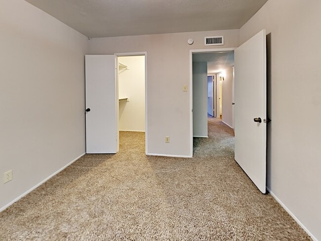 Building Photo - No Application Fee* Plus $250 Off First & ...