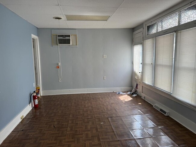 Building Photo - 308 4th St