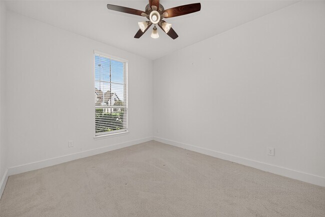 Building Photo - 25109 Pinebrook Grove Ln