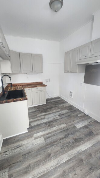 Building Photo - 32 E 2nd St