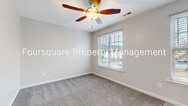 Building Photo - Bright End-Unit Townhome with Screened Porch & Community Pool – Raleigh Location