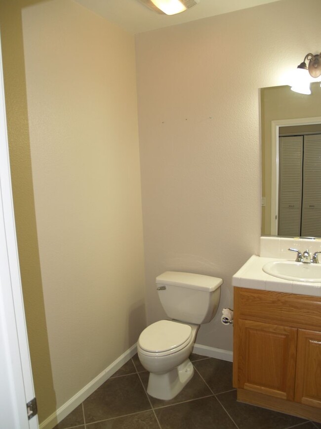 Building Photo - Private Street Entrance! Attached Garage! ...