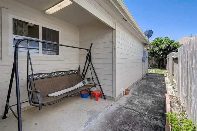 Building Photo - 3619 Apple Dale Dr