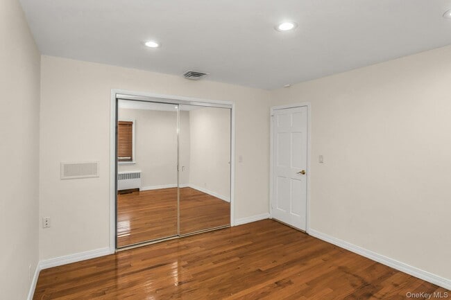 Building Photo - 260 Oak Ridge Ln