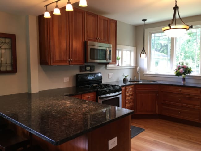 Building Photo - 634 E 5th Ave