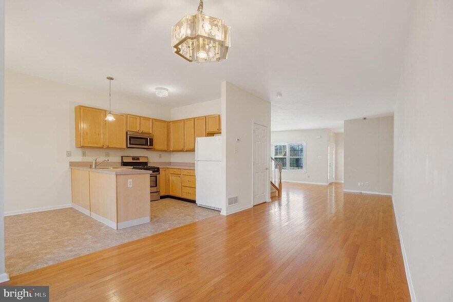Building Photo - 556 Cork Cir