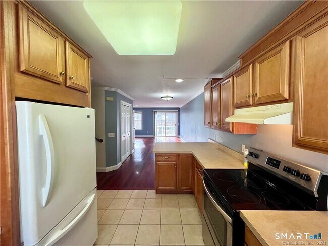 Building Photo - 527 W Thames St