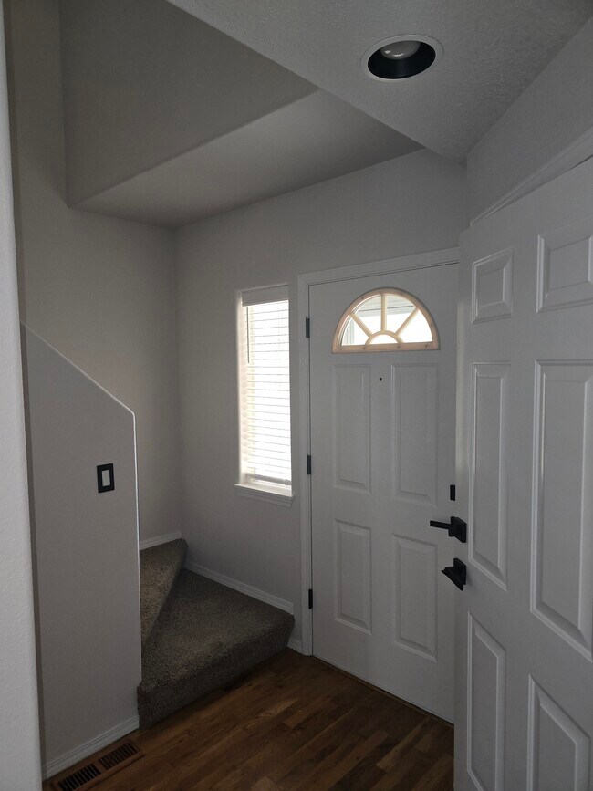 Building Photo - 222 W Hereford St