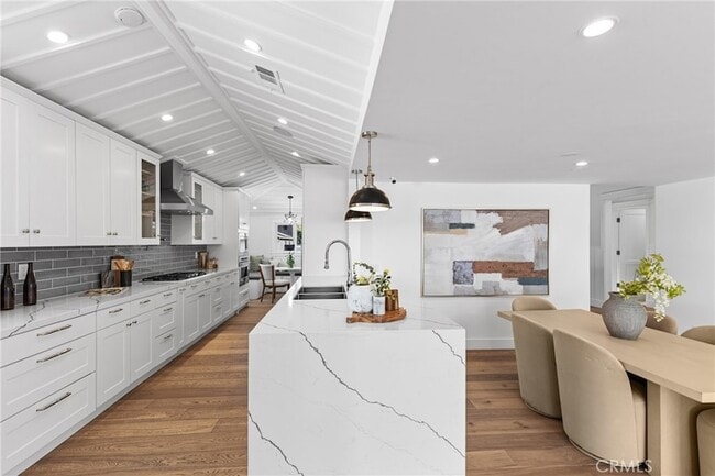 Building Photo - 12947 La Maida St