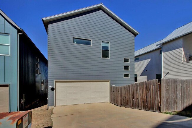 Building Photo - 6133 Seville Dr
